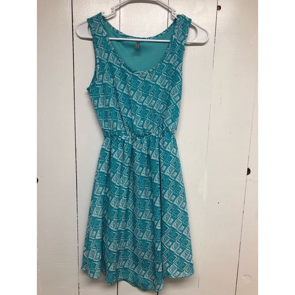 Dress - Picture 1 of 3